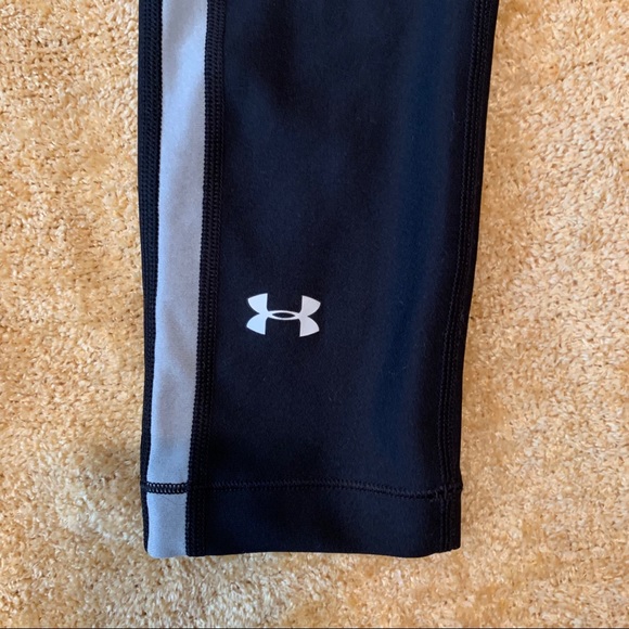 Under Armor Cropped Leggings - Picture 4 of 5